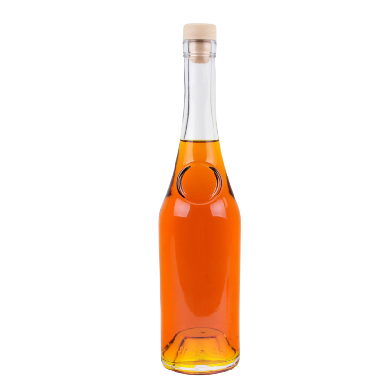 Bezbarwna butelka Raj 500 ml z bursztynową nalewką i syntetycznym korkiem grzybkiem, widok z przodu