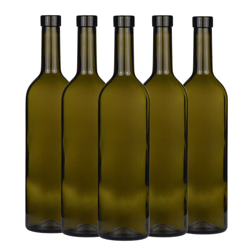 Cztery butelki szklane Bordeaux 750 ml w kolorze oliwkowym ustawione w rzędzie, komplet do wina