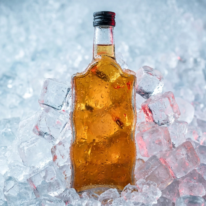 Butelka szklana Warta Fala 500 ml z zakrętką fi 28 — nalewka owocowa na eleganckim tle