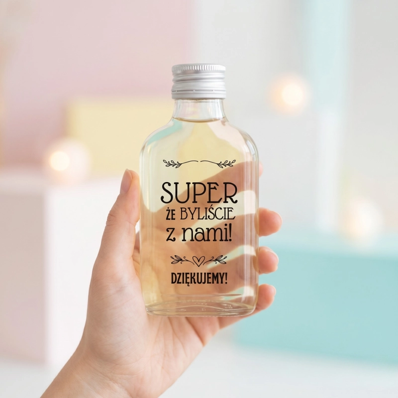 Szklane piersiówki 100 ml z nadrukiem Super że byliście z nami — upominki weselne 5 szt.
