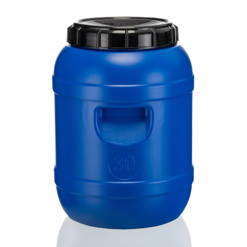 Czarna zakręcana pokrywa z gwintem na niebieskiej beczce HDPE 30 l z szerokim otworem 21,5 cm