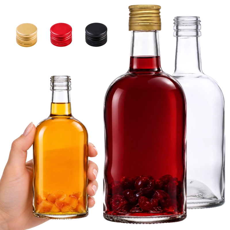 Dłoń trzymająca szklaną butelkę Bruno 500 ml, obok zakrętki 31,5/24 mm w kolorze złotym, czerwonym i czarnym