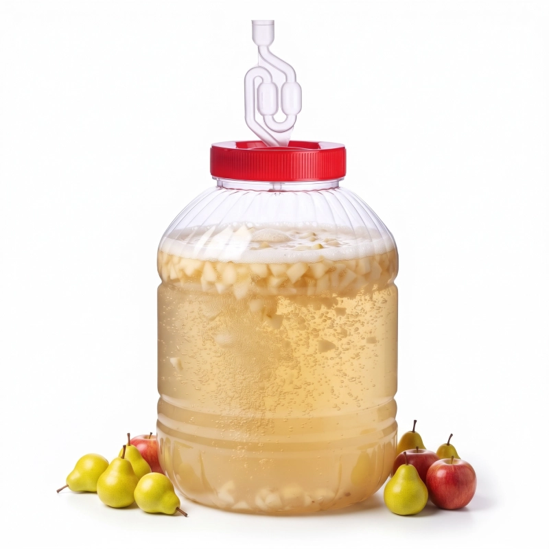 Fermentor PET 10 l z bursztynowym cydrem i czerwoną pokrywą, rurka pracuje bez odkręcania wieczka