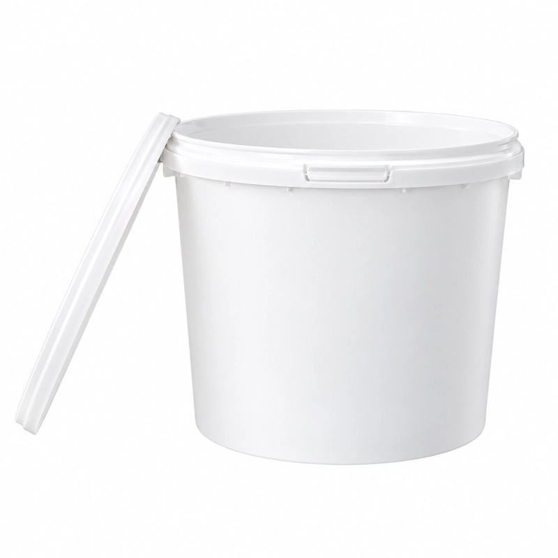 Otwarte białe wiadro plastikowe 5 litrów z pokrywką opartą o bok, spożywczy pojemnik na około 6 kg miodu