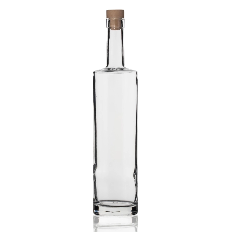 Pusta szklana butelka Kolumna 750 ml o wysokim smukłym kształcie z grubym dnem, bez korka, widok z przodu