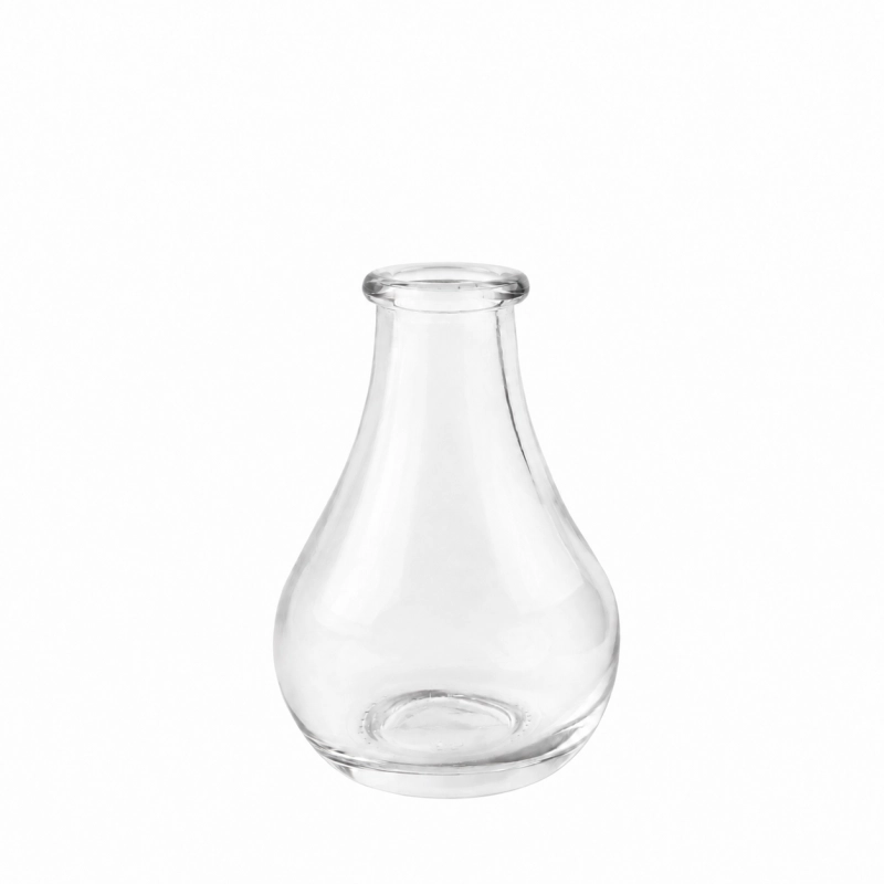 Pusta buteleczka Tina 50 ml z przezroczystego szkła bez korka, widoczny wlot fi 17 mm i obły korpus, białe tło