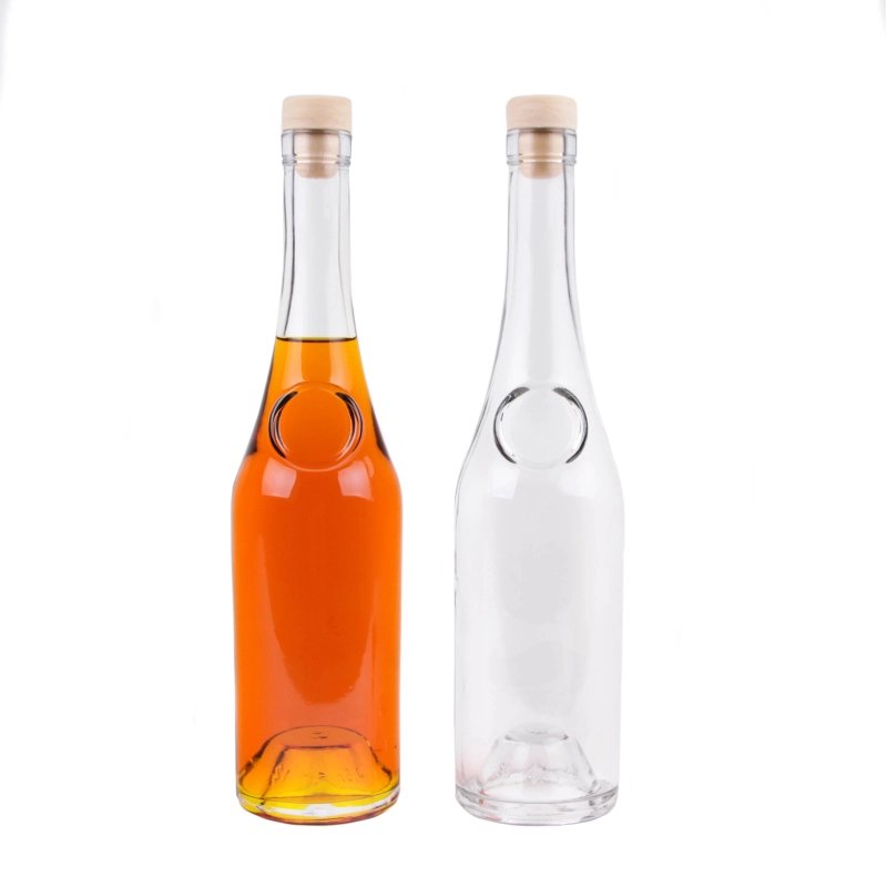 Butelka szklana Raj 500 ml z bursztynową nalewką domową i wciskanym korkiem grzybkiem fi 19, zbliżenie