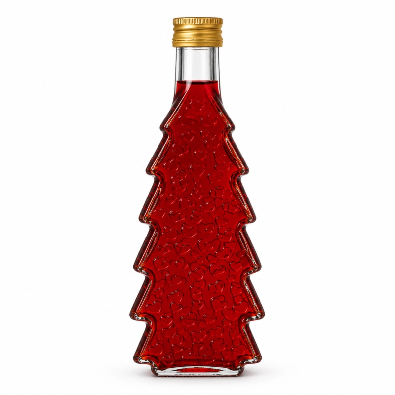 Szklana butelka w kształcie choinki 250 ml z czerwonym płynem, tłoczone serca zamiast etykiety, na białym tle
