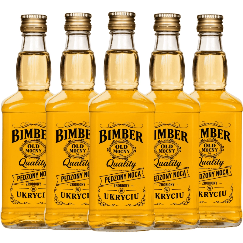 Pięć kwadratowych butelek szklanych Jack 500 ml z sitodrukiem Bimber Quality wypełnionych bursztynowym trunkiem w rzędzie