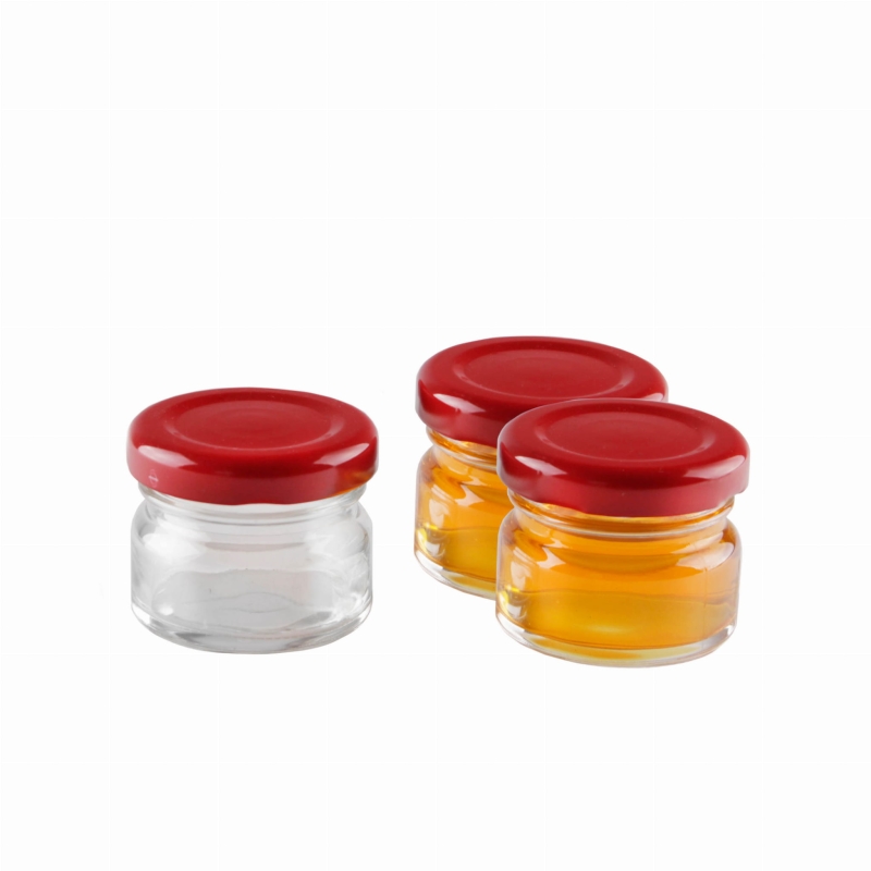 Dwa mini słoiki ze szkła Regalo 30 ml z czerwonym i żółtym wieczkiem twist off na białym tle, kolory do wyboru